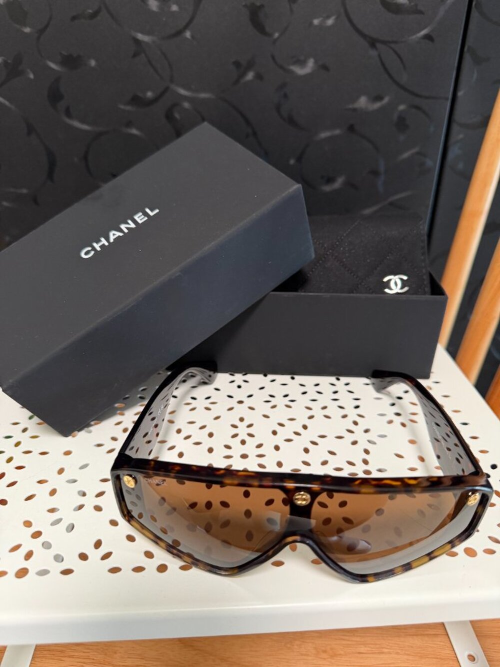 ✅Auth✅ CHANEL Tortoise Shield Sunglasses Gold CC Medallion Logo